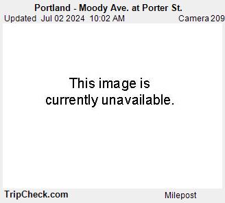 Traffic Cam Portland - Moody Ave. at Porter St.